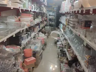 مغازه بر بلوار آزادی ، کف 50 ارتفاع 6 بالکن 30 متر