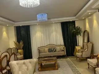 مرزداران/172متر/2پارکینگ/8سال سالن وخوابها نورگیر