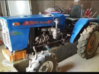 تراکتور‌داروانا‌،به‌همراه‌یدک‌کش‌