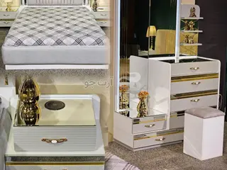 میزآرایش پرکشو و پارتیش بندی شده قرمز