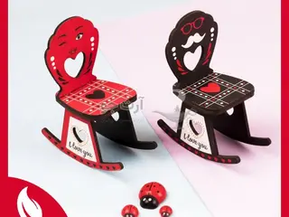 صندلی چوبی عاشقانه