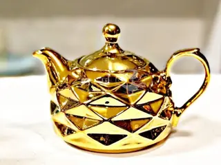 قوری طلایی زیبا